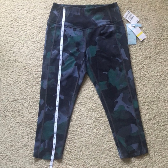 Zella Live In Crops Camo Medium - Picture 1 of 5
